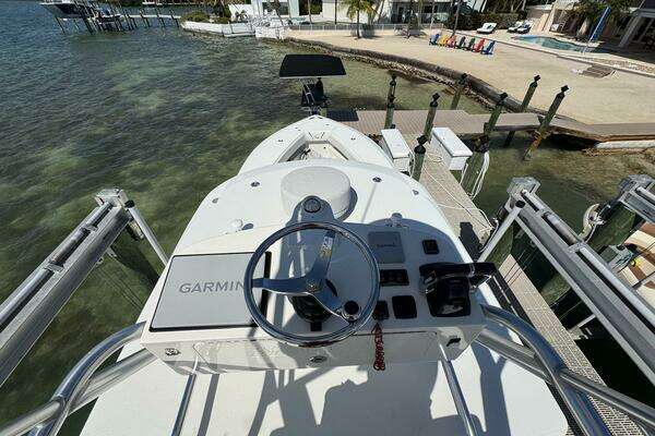 SeaVee 390B Center Console Yacht For Sale