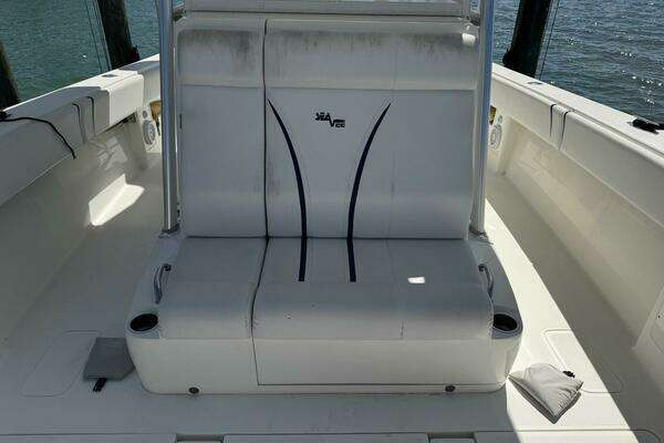 SeaVee 390B Center Console Yacht For Sale