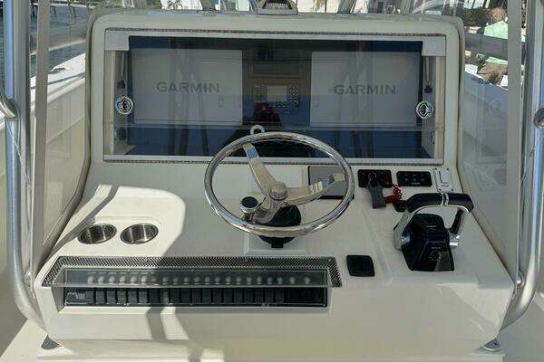 SeaVee 390B Center Console Yacht For Sale