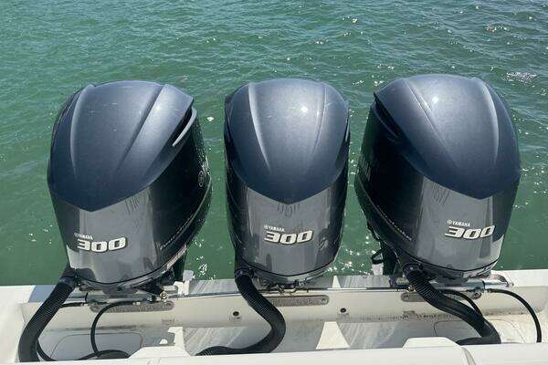 SeaVee 390B Center Console Yacht For Sale