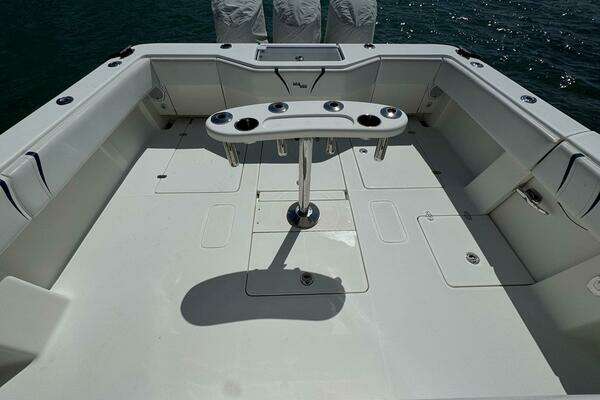 SeaVee 390B Center Console Yacht For Sale