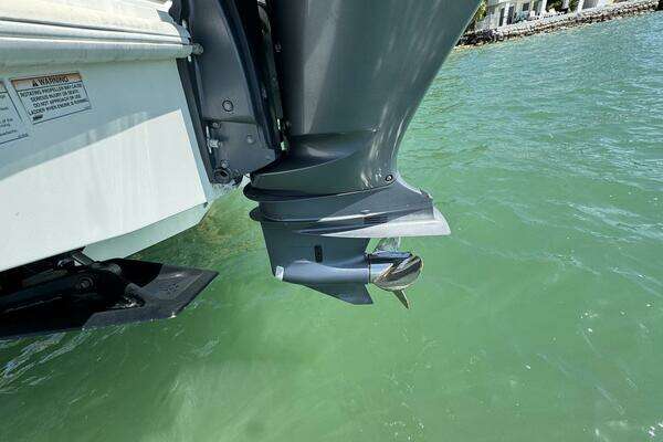 SeaVee 390B Center Console Yacht For Sale