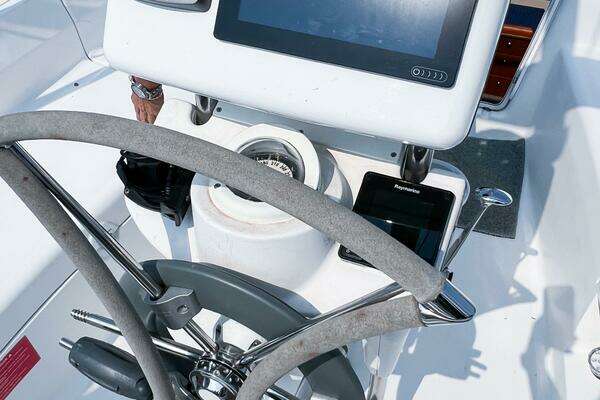 Photo of the 2002 Hunter 356 "MURDER SHE BOAT"