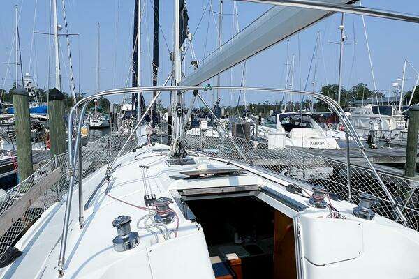 Photo of the 2002 Hunter 356 "MURDER SHE BOAT"