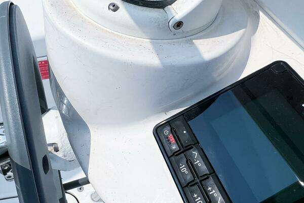 Photo of the 2002 Hunter 356 "MURDER SHE BOAT"