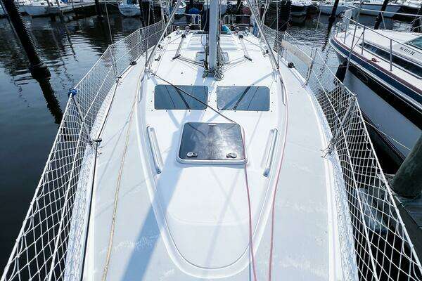Photo of the 2002 Hunter 356 "MURDER SHE BOAT"