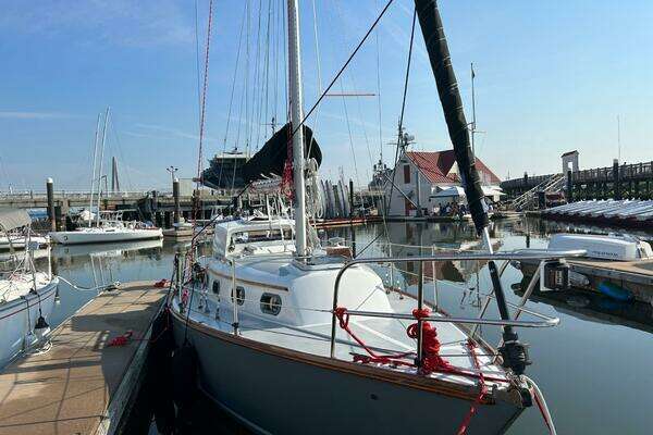 27ft Cape Dory Yacht For Sale