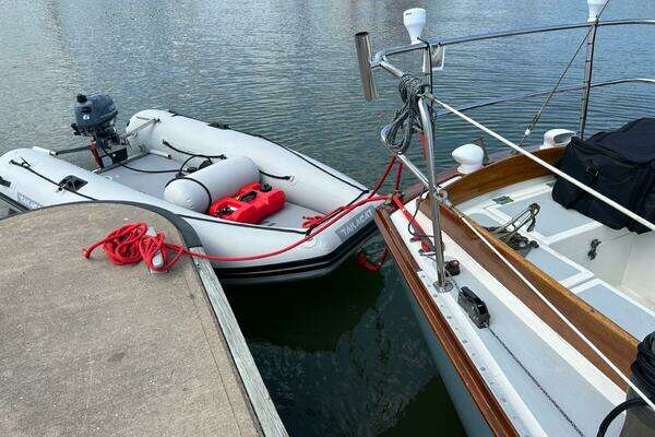 27ft Cape Dory Yacht For Sale