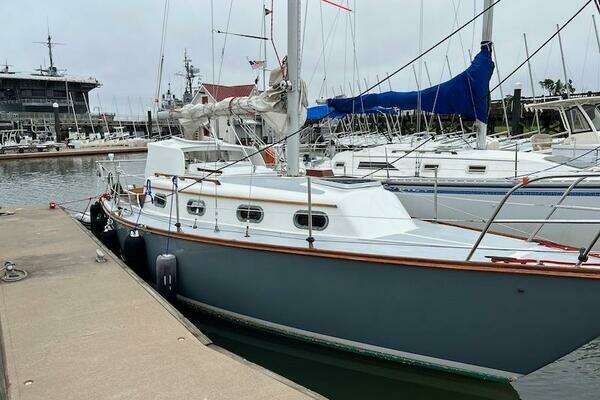 27ft Cape Dory Yacht For Sale