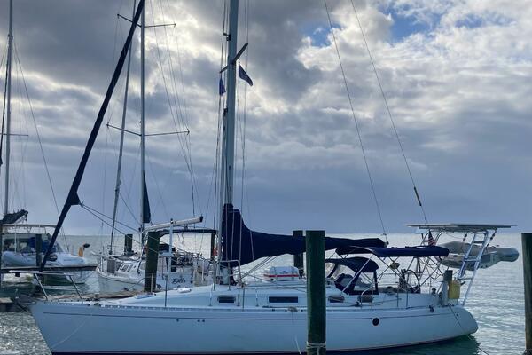 Horizon 38ft Beneteau Yacht For Sale
