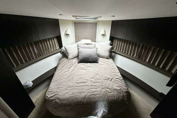 Carver C34 Yacht For Sale