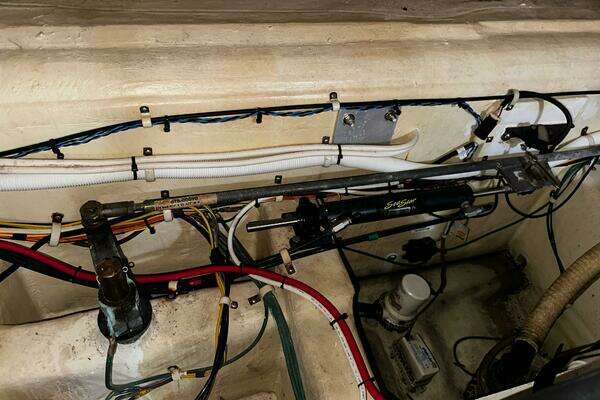 Carver C34 Yacht For Sale