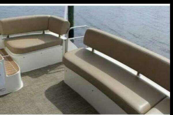 Carver C34 Yacht For Sale