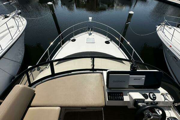 Carver C34 Yacht For Sale