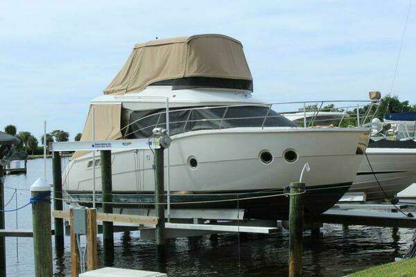 Carver C34 Yacht For Sale