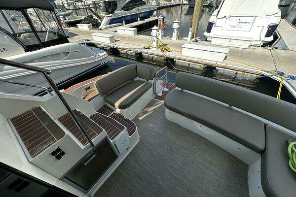 Carver C34 Yacht For Sale