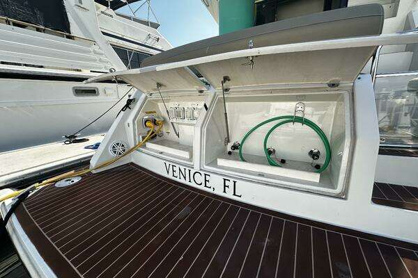 Carver C34 Yacht For Sale