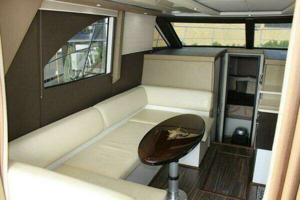 Carver C34 Yacht For Sale