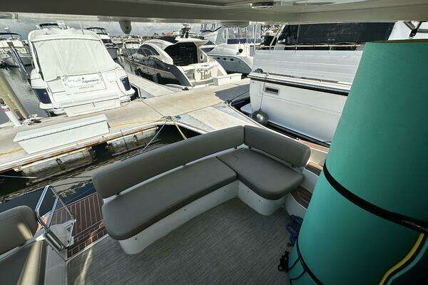 Carver C34 Yacht For Sale