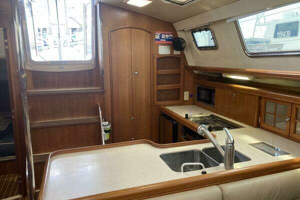 Wind Dancer 42ft Hunter Yacht For Sale