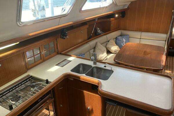 Wind Dancer 42ft Hunter Yacht For Sale