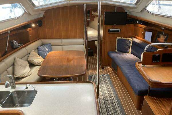 Wind Dancer 42ft Hunter Yacht For Sale
