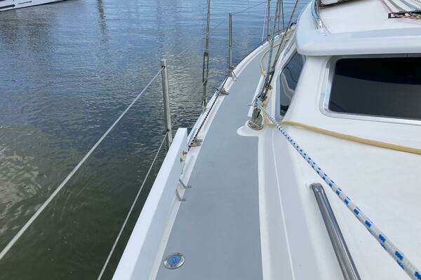 Wind Dancer 42ft Hunter Yacht For Sale