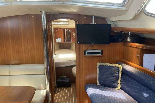 Wind Dancer 42ft Hunter Yacht For Sale