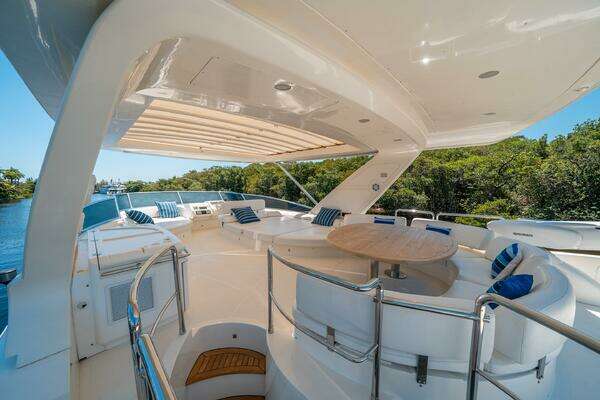 Azimut 75 Fly Yacht For Sale