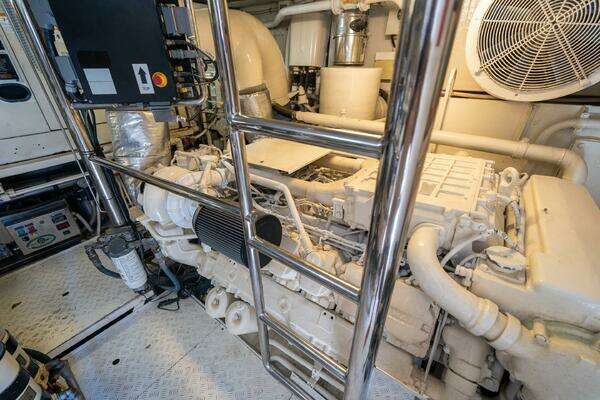 Azimut 75 Fly Yacht For Sale