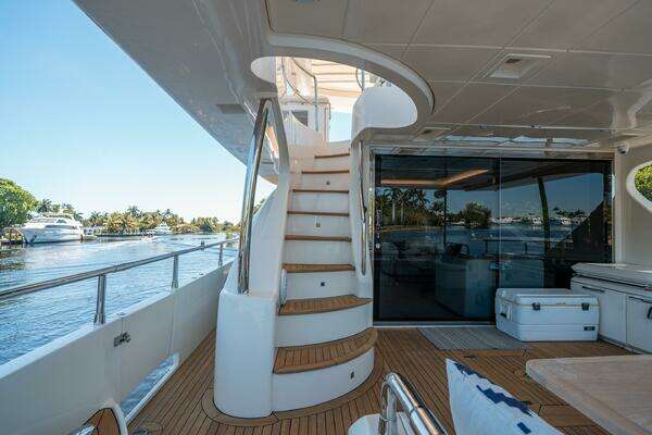 Azimut 75 Fly Yacht For Sale