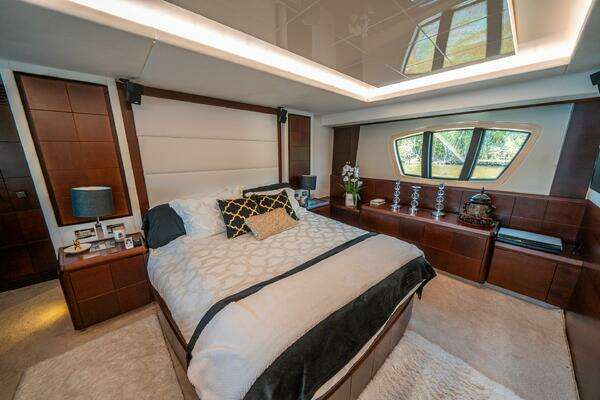 Azimut 75 Fly Yacht For Sale