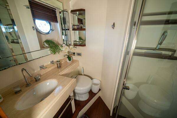 Azimut 75 Fly Yacht For Sale