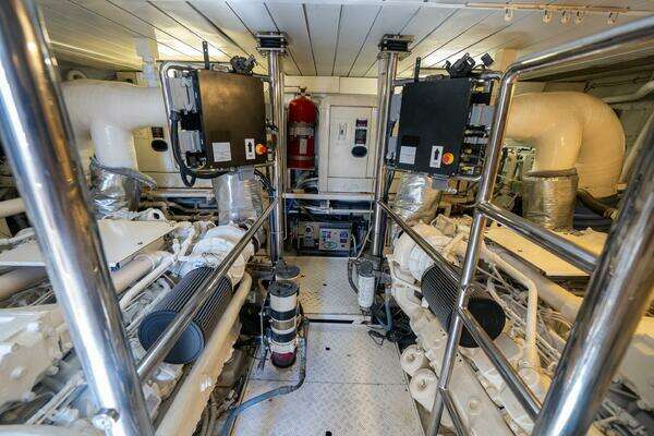 Azimut 75 Fly Yacht For Sale