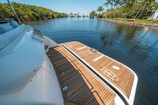 Azimut 75 Fly Yacht For Sale