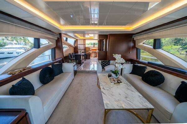 Azimut 75 Fly Yacht For Sale