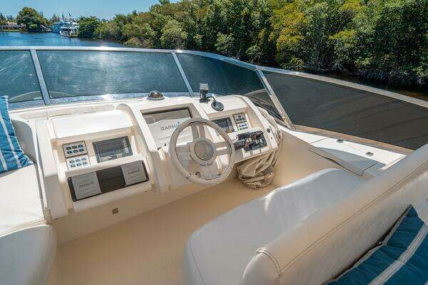 Azimut 75 Fly Yacht For Sale