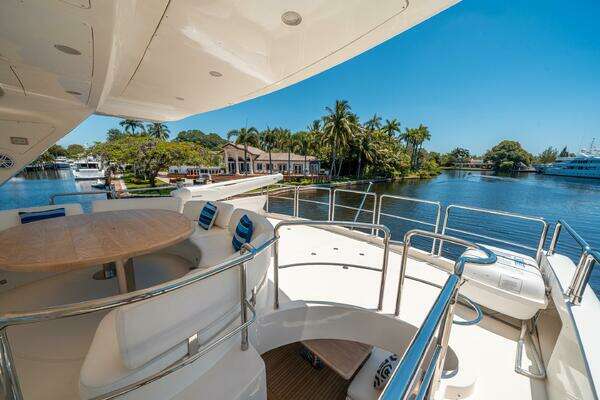 Azimut 75 Fly Yacht For Sale