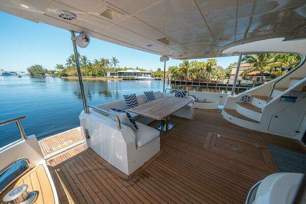 Azimut 75 Fly Yacht For Sale
