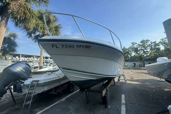 Photo of the 2004 Angler 220 Walkaround