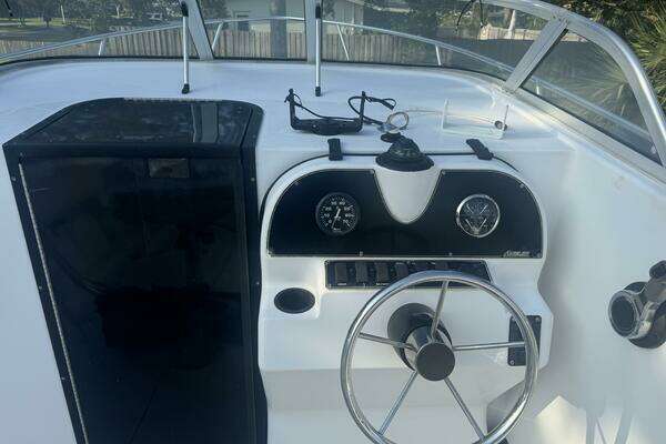 Photo of the 2004 Angler 220 Walkaround