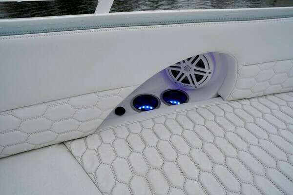 Stamas AVENTURA 33T Yacht For Sale