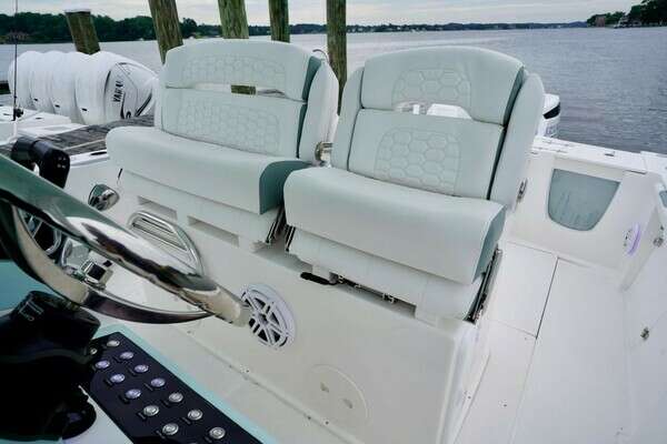 Stamas AVENTURA 33T Yacht For Sale