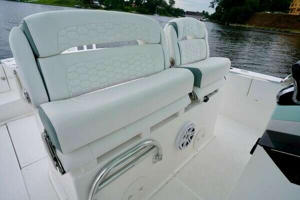 Stamas AVENTURA 33T Yacht For Sale