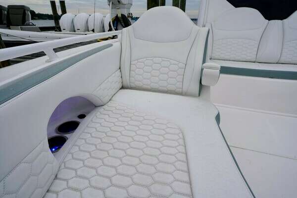 Stamas AVENTURA 33T Yacht For Sale