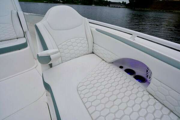 Stamas AVENTURA 33T Yacht For Sale