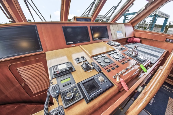 4 Umbrellas 78ft Jongert Yacht For Sale