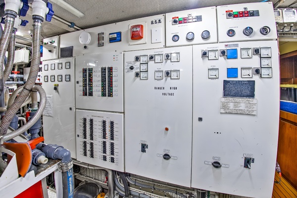 4 Umbrellas 78ft Jongert Yacht For Sale