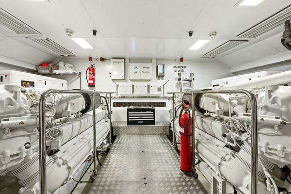 Custom Line  Yacht For Sale