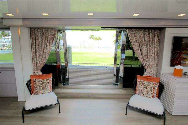 Custom Line  Yacht For Sale